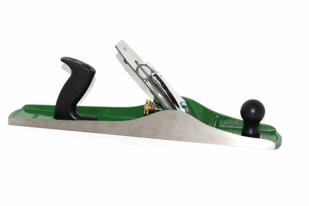 Kunz no 6 Fore Plane corrugated sole A green and silver woodworking plane with black knobs, shown from a side profile on a white background.