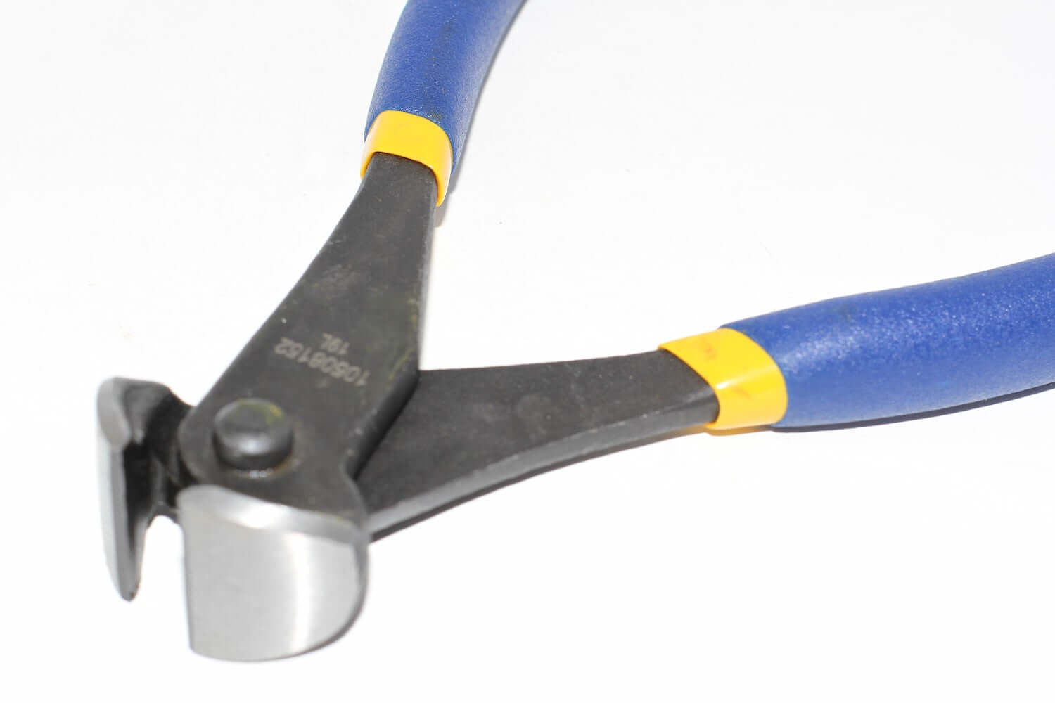 Irwin Vise-Grip 7" End Cutting Nippers with ergonomic design and induction hardened cutting edges.