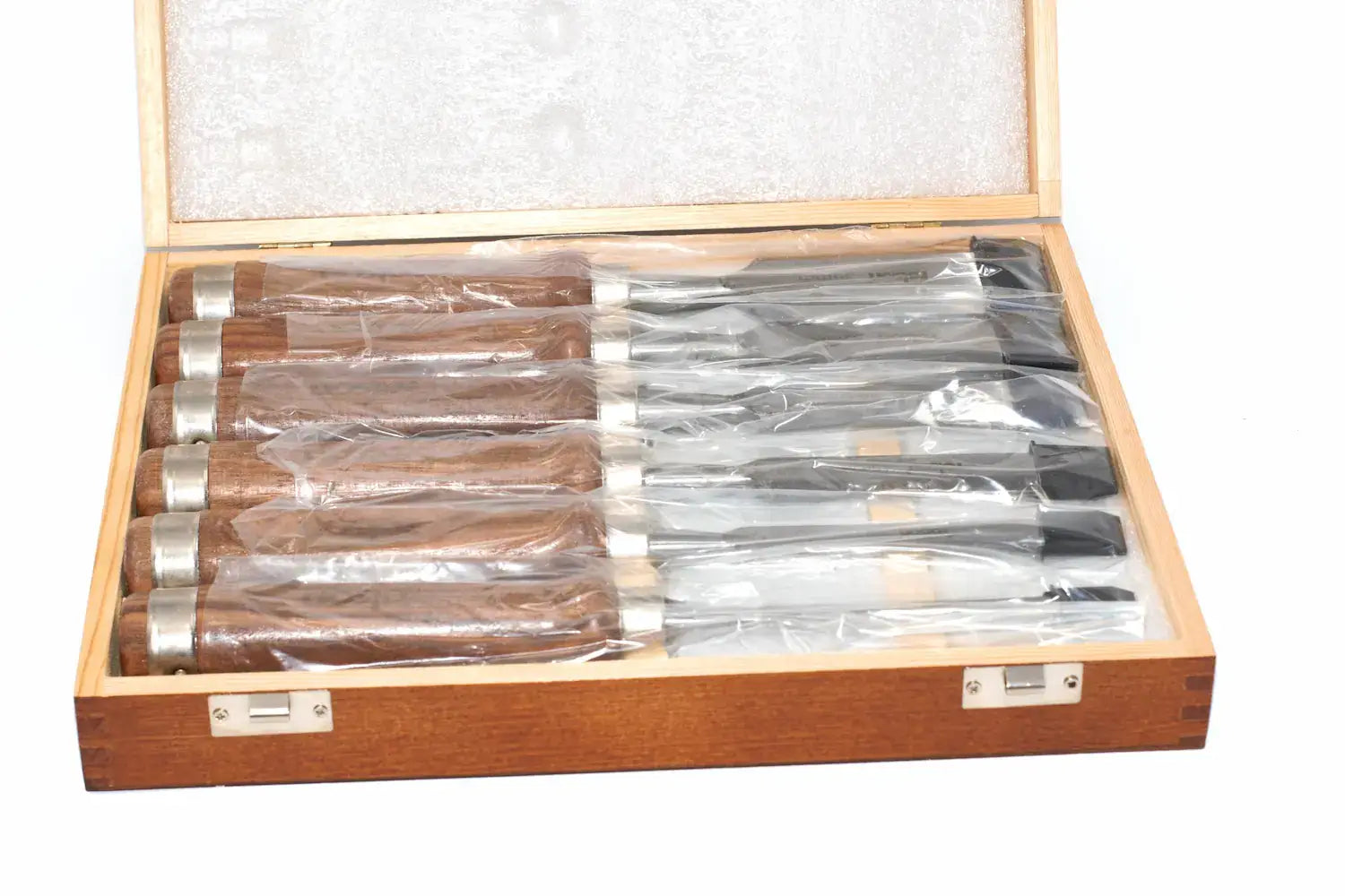 Rolson 8pc Bevel Edge Wood Chisel Set by Cherry Tree Tools with chrome vanadium steel blades in a wooden box