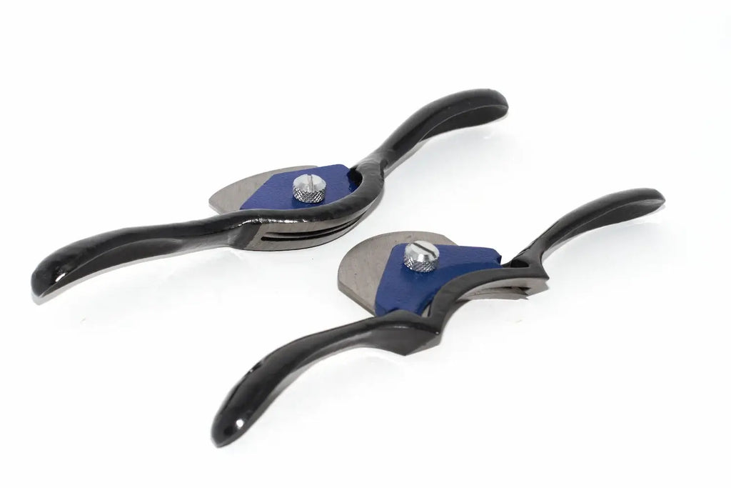 Spear & Jackson Spokeshaves Twin Pack - concave and convex - 2 piece set featuring black handles and carbon steel blades.