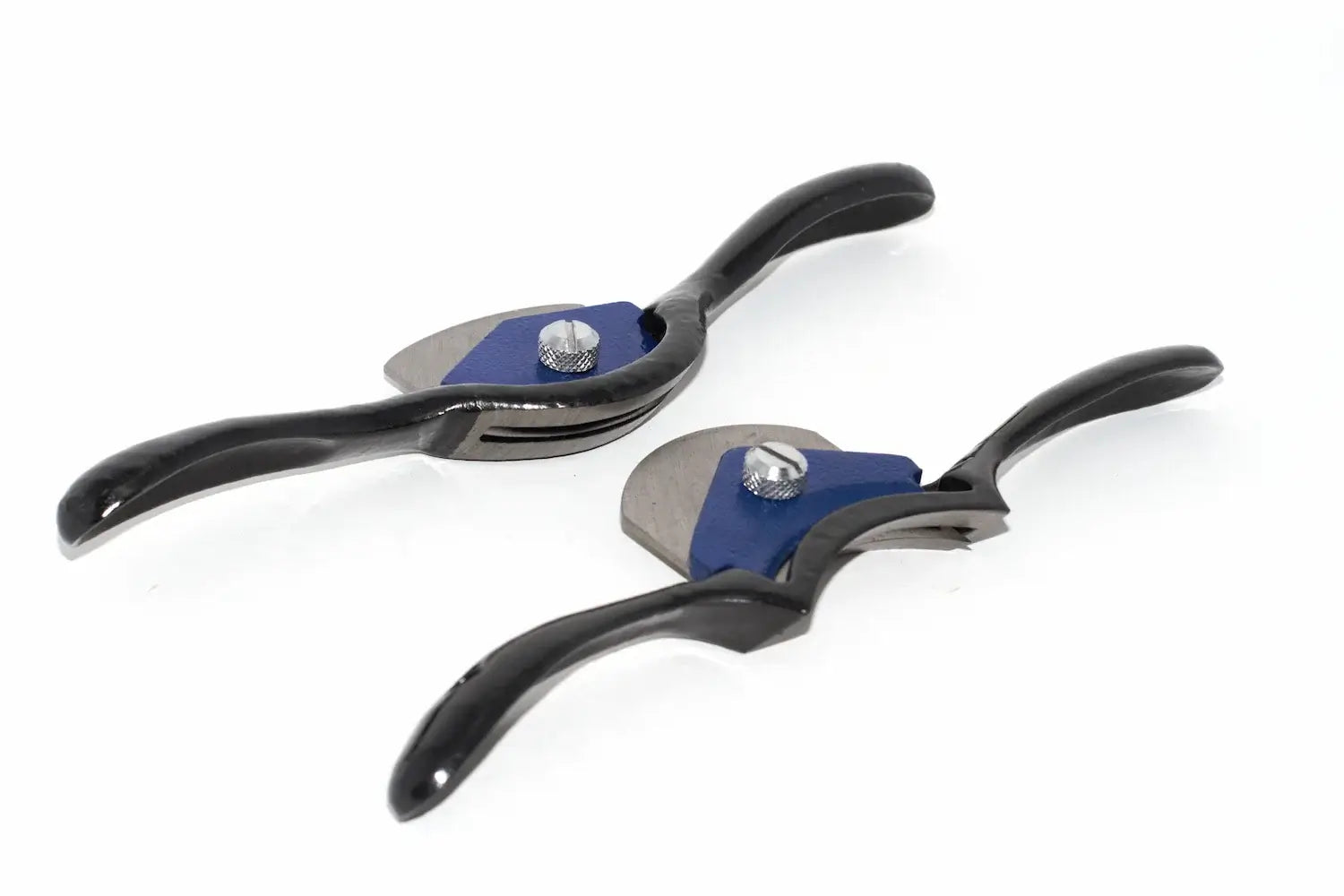Spear & Jackson Spokeshaves Twin Pack - concave and convex - 2 piece set featuring black handles and carbon steel blades.