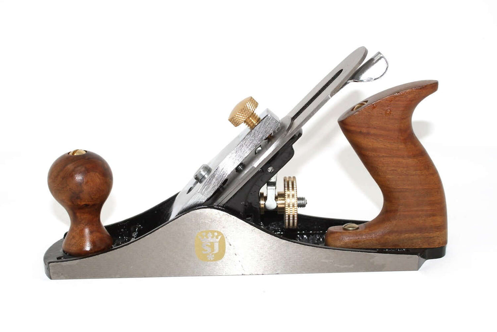 Spear & Jackson No 4 Smoothing Plane with wooden handle and precision metal body for woodworking.