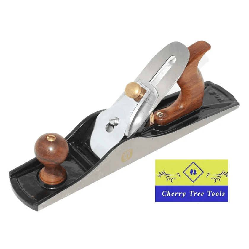 Spear & Jackson No 5 Jack Plane for woodworking with precision milled base and adjustable blade.
