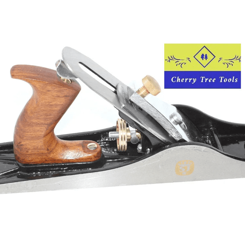 Spear & Jackson No 5 Jack Plane showing precision milled base and adjustable blade for woodworking.