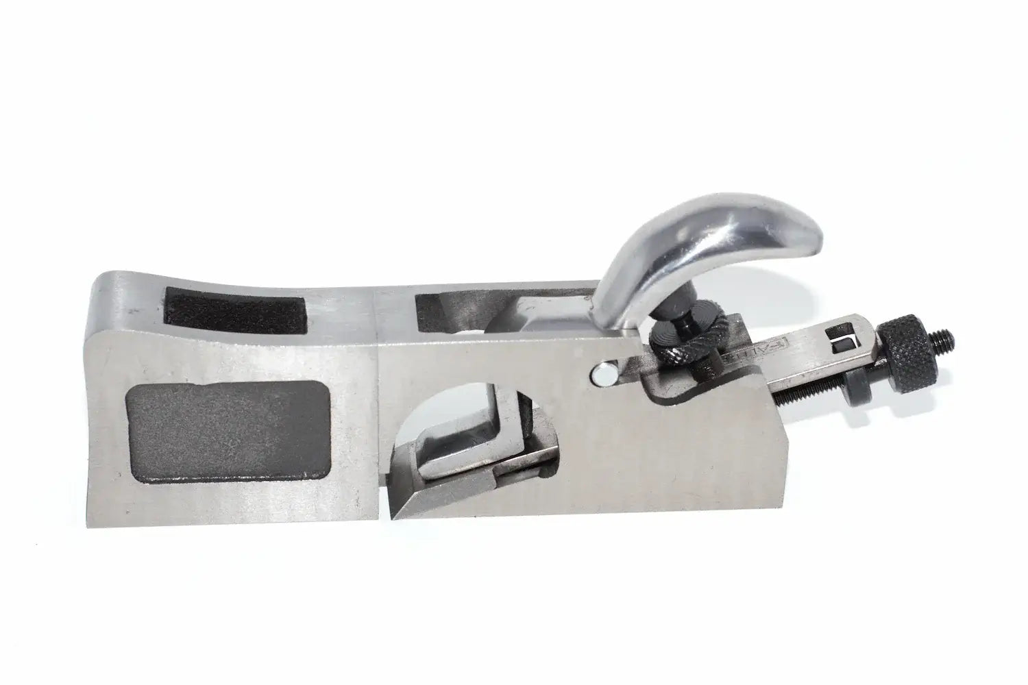 Faithfull 3 in 1 shoulder plane 27mm side square on view showing flat ground and polished side, cutter and adjusters